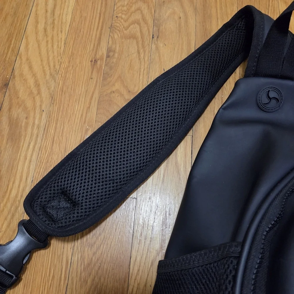Duchamp Unisex Crossbody Sling Rubberized Casual Lightweight Travel Bag Black S